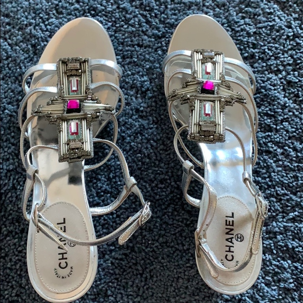 Authentic Chanel size 40 - Picture 2 of 8